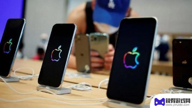 iPhone 12 将迎来定制 iOS 更新，苹果再度妥协