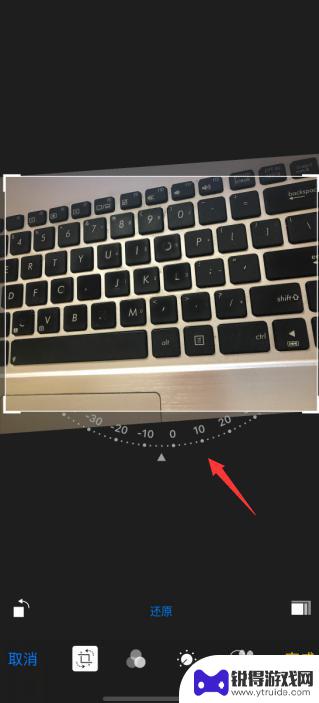 苹果手机俯拍怎么横拍 怎样改变手机中竖直图片的方向