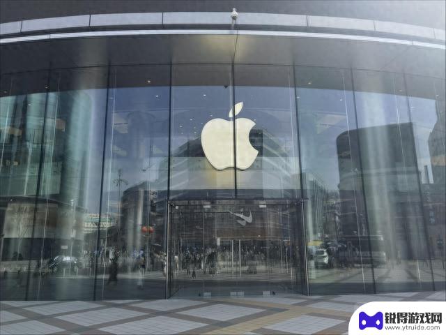 苹果iPhone在中国市场销量大幅下滑30%，是苹果正面临困境吗？丨看天下