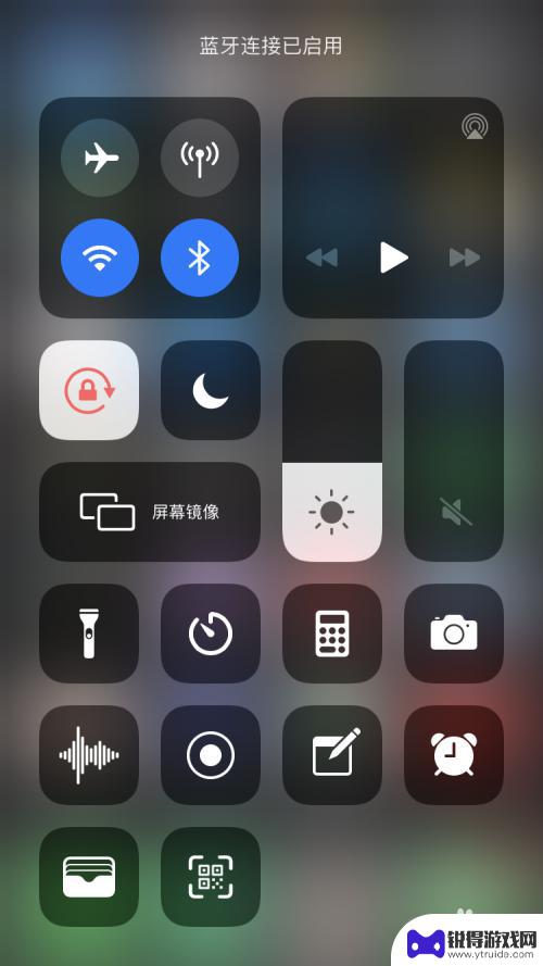 蓝牙耳机怎么连接另外一个苹果手机 一副AirPods如何配对两台iPhone