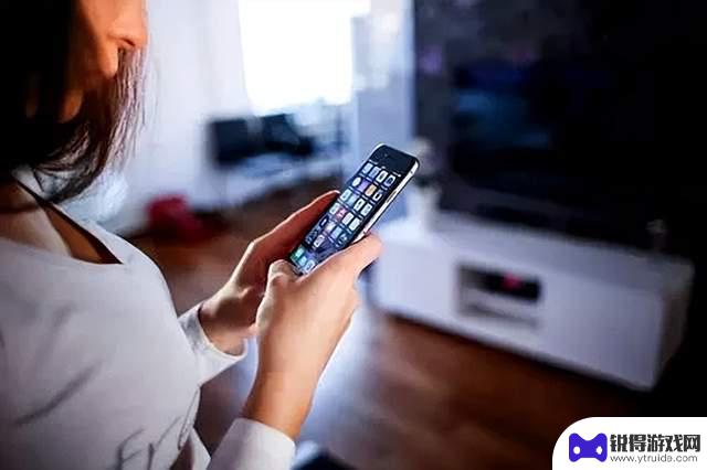 为什么中国人抢购苹果手机 为什么中国消费者抵制iPhone却排队购买