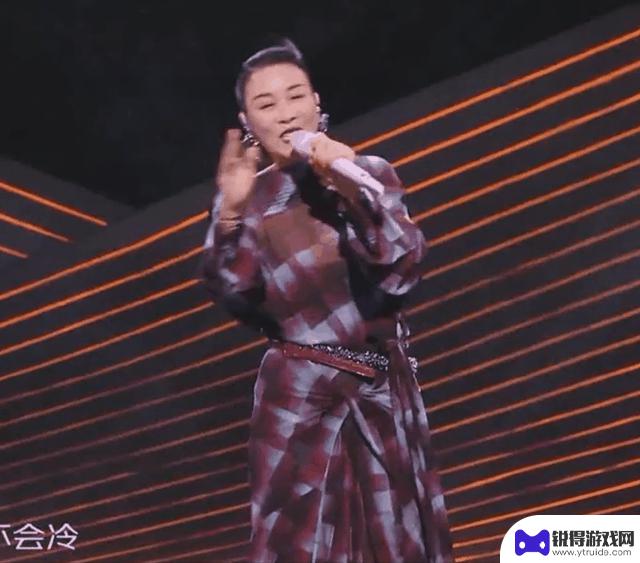 618晚会：那英周深同台忘词，叶童帅气如侠女，张艺兴魏晨热情高涨