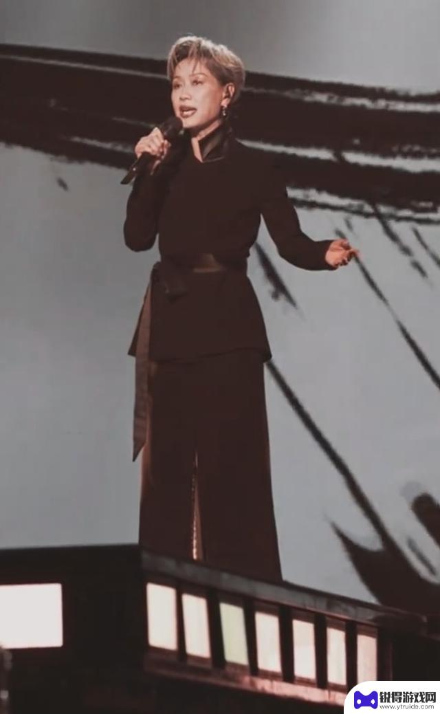 618晚会：那英周深同台忘词，叶童帅气如侠女，张艺兴魏晨热情高涨