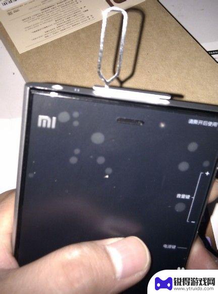 小米3怎么装手机卡 小米3的sim卡插槽怎么打开