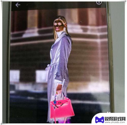 手机头像变成底片怎么设置 手机图片怎么变底片色
