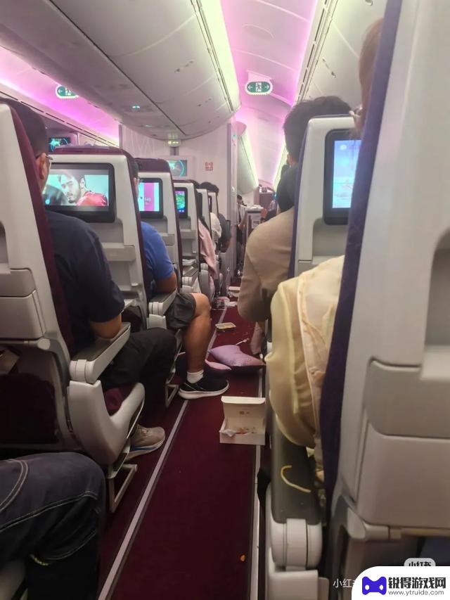上海飞深圳航班突遇剧烈颠簸，食物、手机等物品飞散！航空公司紧急回应